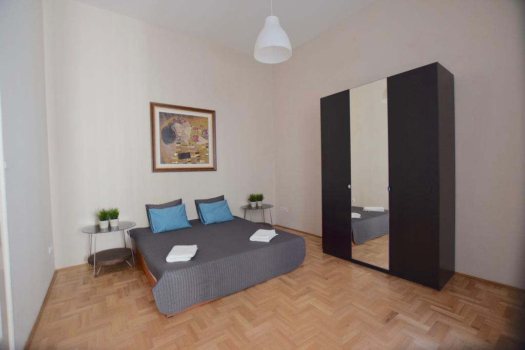 Standard Apartment By Hi5 - Muzeum 5 Budapest Extérieur photo